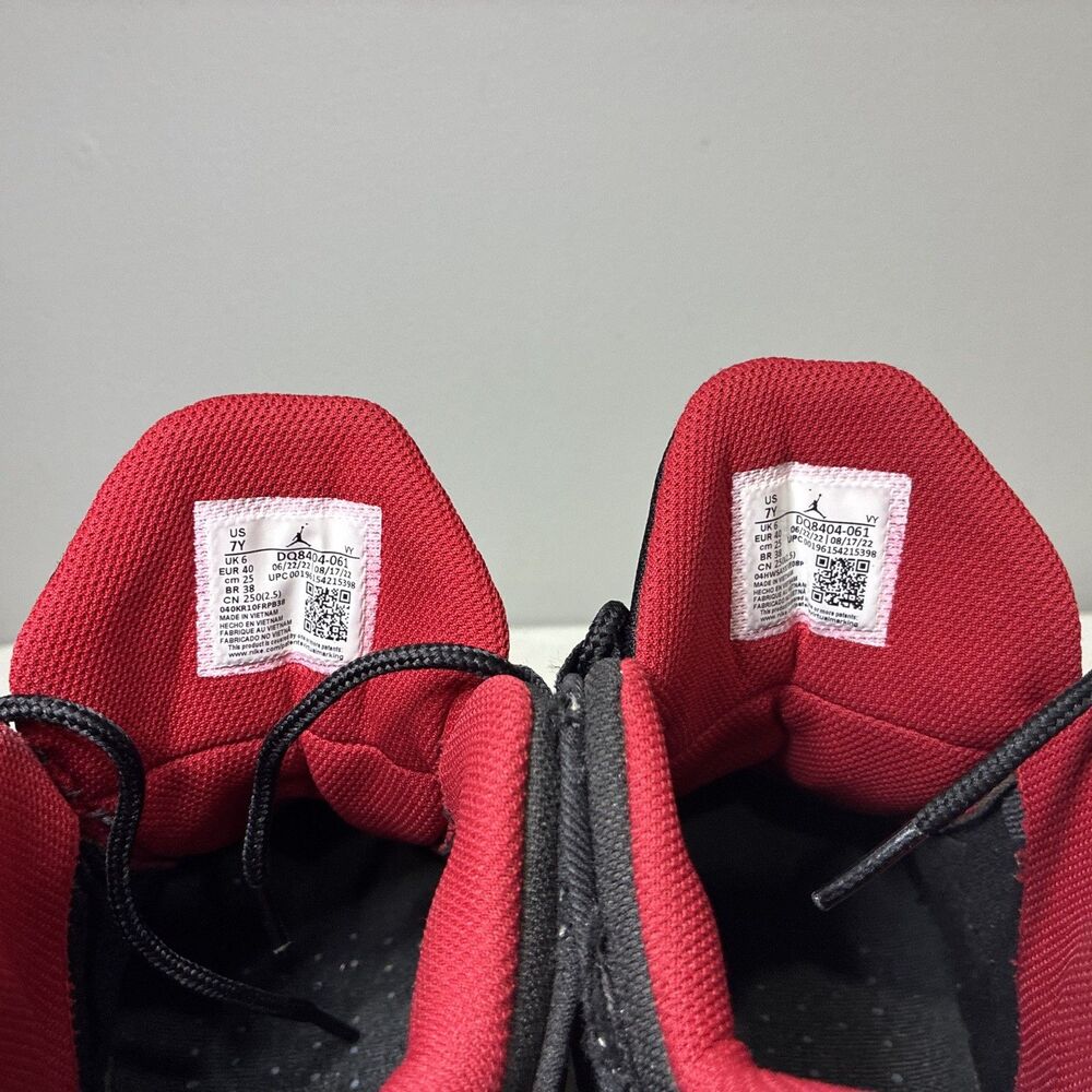 Size 7 Jordan Max Aura 4 Black Gym Red - Picture 4 of 6